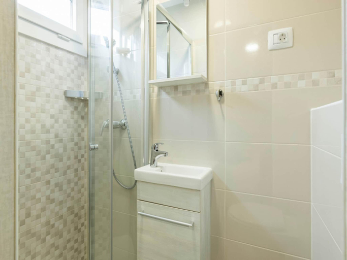 Bathroom 5, Mobile Home in Banjole near Beach Centinera, Medulin