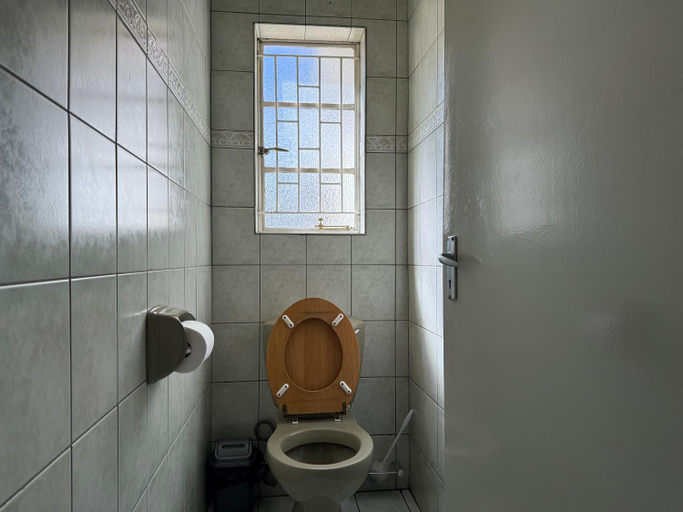 Bathroom 4, Hotel Pension Steiner, Windhoek West