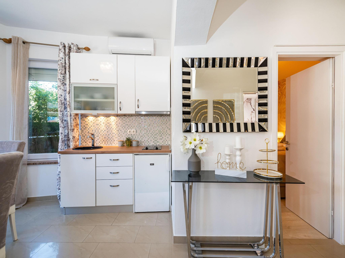 Others 5, Luxurious Villa in Dalmatia near Sea, Nin