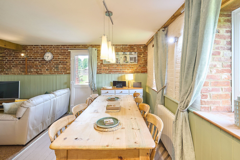 Room 2, Host Stay Granary Barn, Norfolk