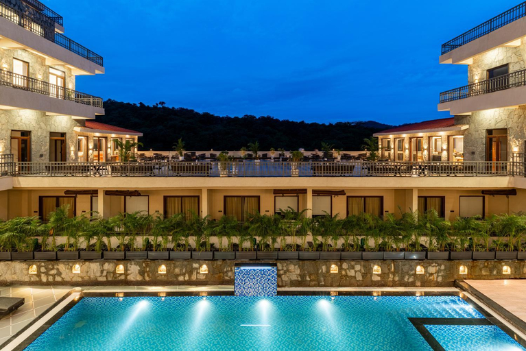 Exterior & Views
