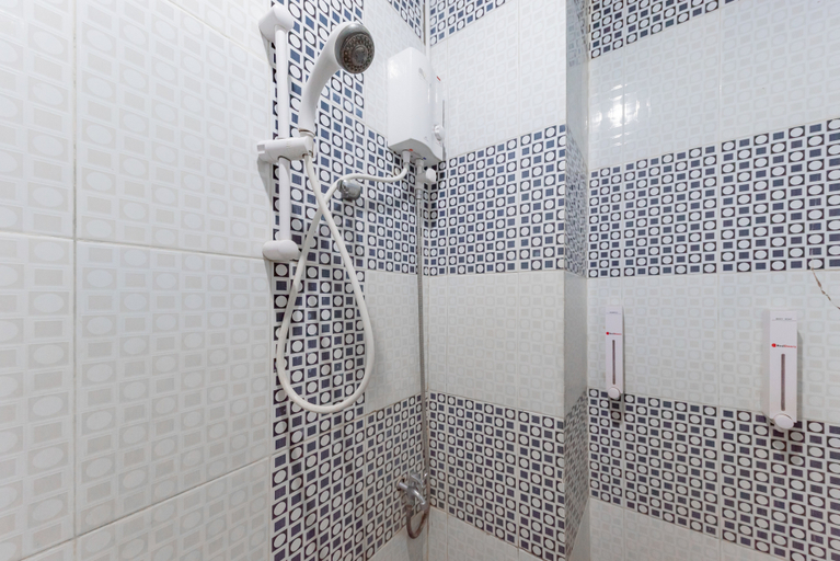 Bathroom 7