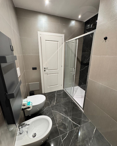 Bathroom 5, Maison Rasella Suites, Rome