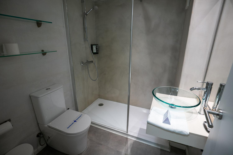 Bathroom 2, Aparthotel Urban Spaces Ibiza, Baleares