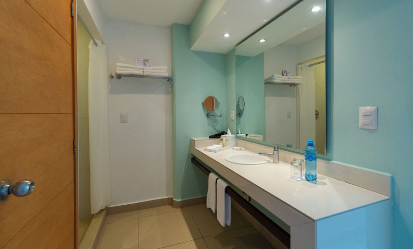 Bathroom 3, Cancun Bay All Inclusive Hotel, Benito Juárez