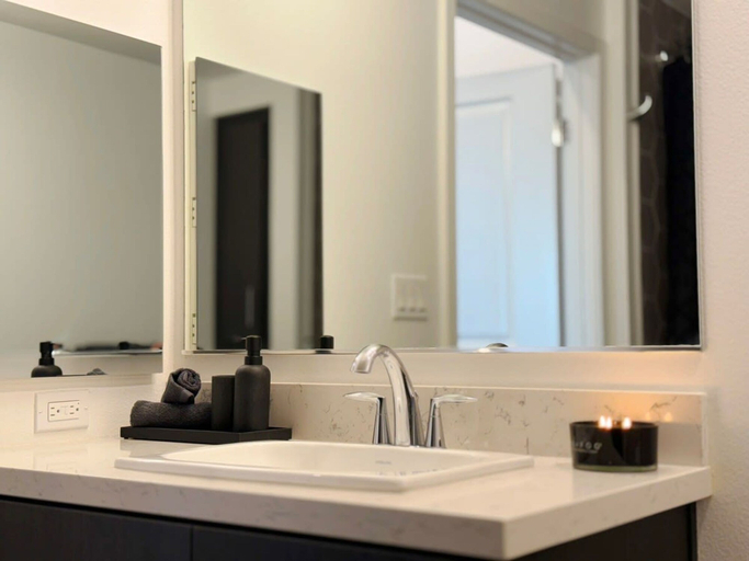 Room 2, Contemporary Mid-hollywood Home Dtla View Parking, Los Angeles