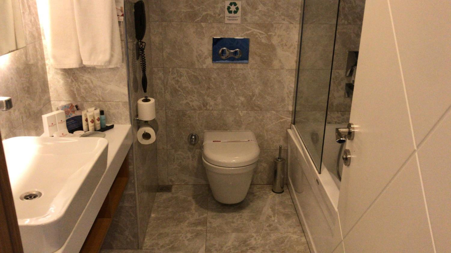 Bathroom 4, Ramada by Wyndham Giresun Piraziz, Piraziz