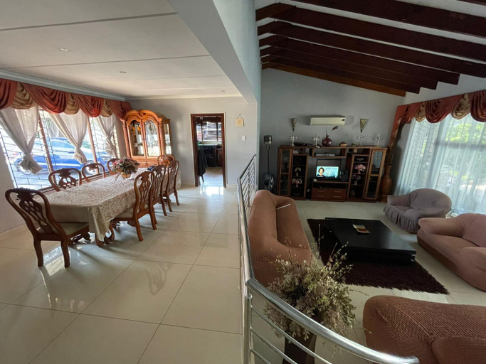 Others, Mbathos guesthouse, eThekwini