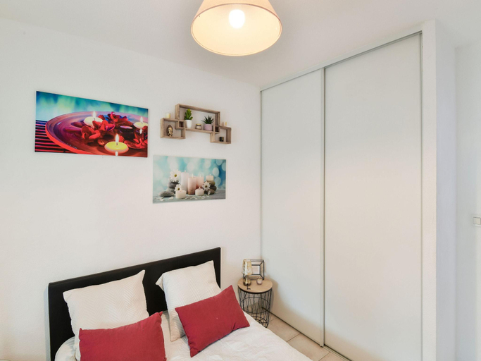 Others 3, Private bedroom in a guesthouse in Saint-Emilion, Gironde