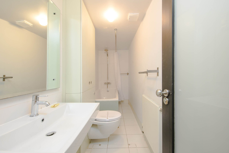 Bathroom, Central Cove - Fitzrovia - by Frankie Says, London