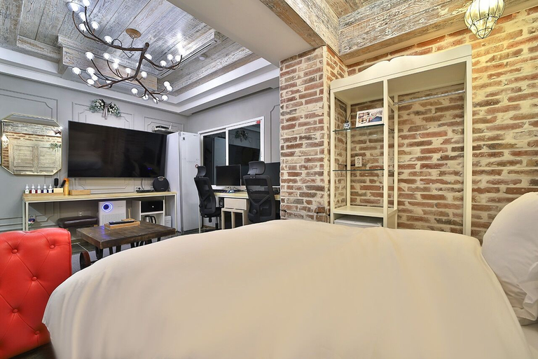 Bedroom 9
