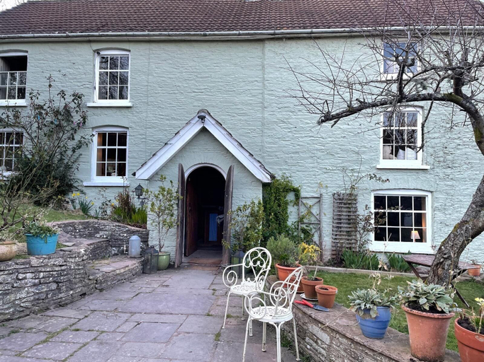 Others 4, The Hillis Farmhouse - 6 Bed - Sleeps 11 - Pets, Powys