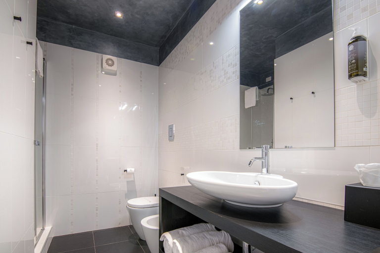 Bathroom 3, Casabianca Resort, Latina