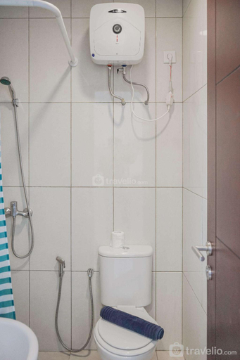 Bathroom 4, Cozy 1BR Asatti Apartment By Travelio, South Tangerang
