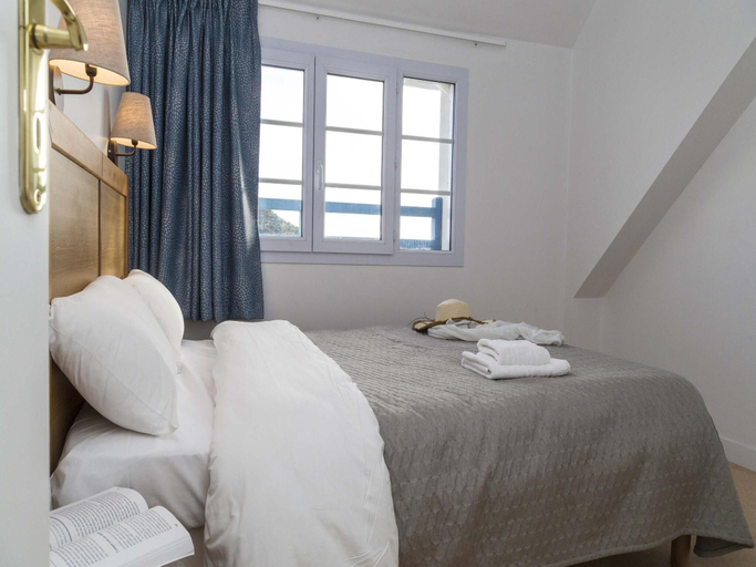 Bedroom, Apartment in Tregastel near Brittany Beach, Côtes-d'Armor
