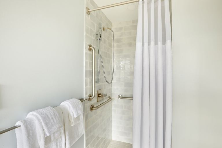 Bathroom 4, The King Street House by Kasa, Alexandria