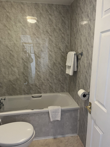 Bathroom 3, Tontine Hotel & Bar, Shropshire