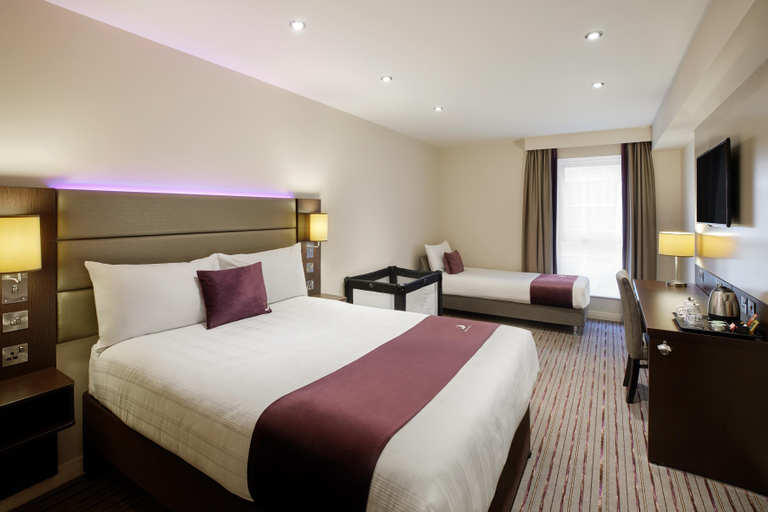 Bedroom 2, Premier Inn Liverpool - Tarbock, Knowsley