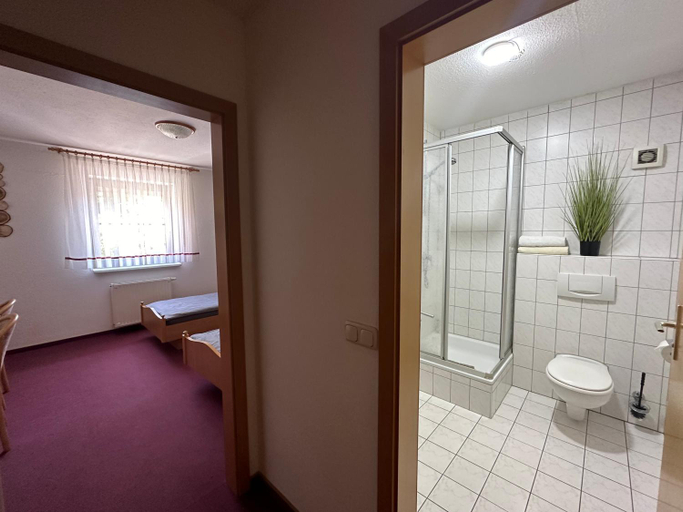 Bathroom 5, Pension und Monteurzimmer mit Kuche und Waschmaschine, Sömmerda