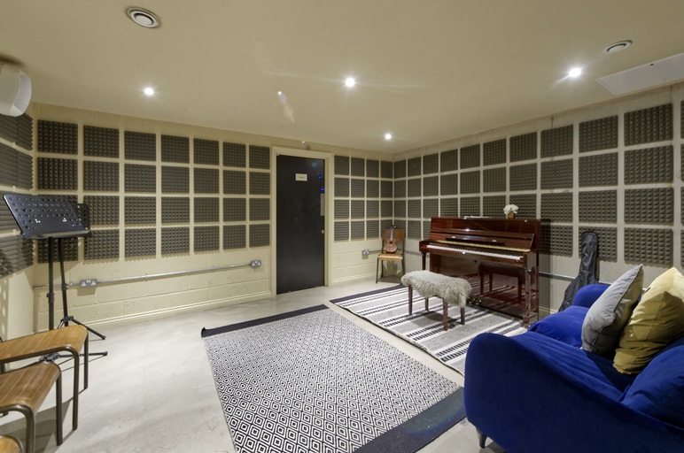 Room 5, Beautifully Designed Student Studio in London, London