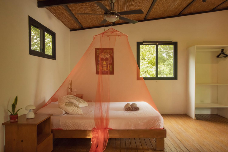 Bedroom 2, Mola Mola Surf Popoyo, Tola