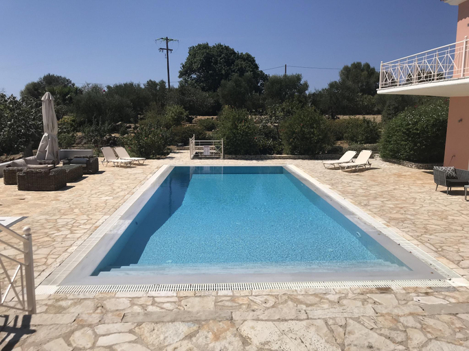 Sport & Beauty 2, Luxurious Villa in Peloponnese, Peloponnese