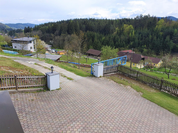 Others 4, Apartment by Worthersee with Pool, Klagenfurt Land