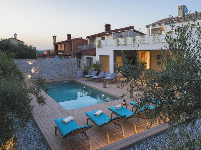 Sport & Beauty 2, Villa in Stinjan with Pool and Sea View, Pula