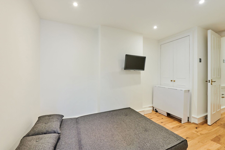 Room 3, Regency Residences - Fitzrovia - by Frankie Says, London
