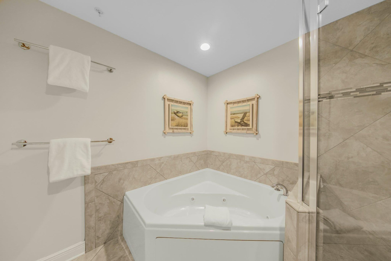 Bathroom 3, San Carlos 1604, Baldwin