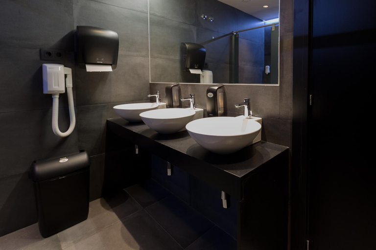 Bathroom 4, Airhostel Barcelona Airport 24h, Barcelona