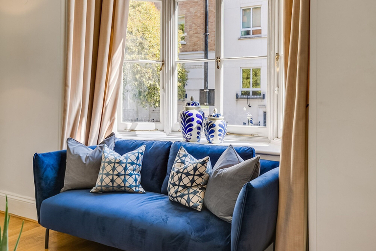 Room 3, Belgravia - Charming Spacious 4 Bed Home for 9, London
