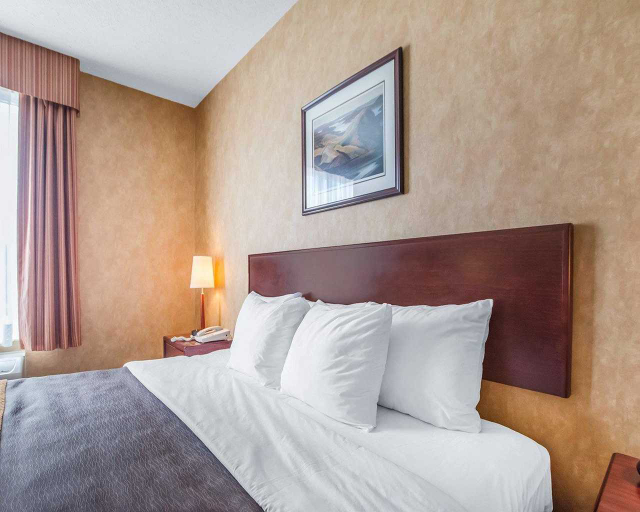 Bedroom 3, Comfort Inn Sturgeon Falls, Nipissing