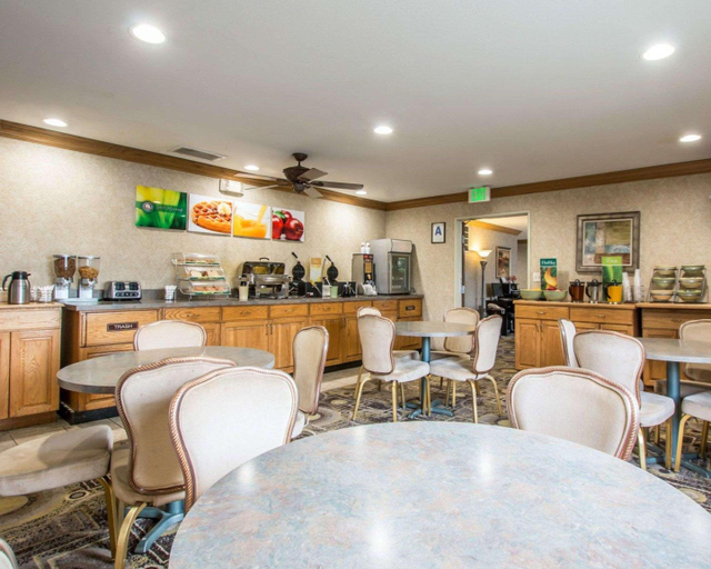 Food & Drinks 5, Quality Suites San Diego Otay Mesa, San Diego