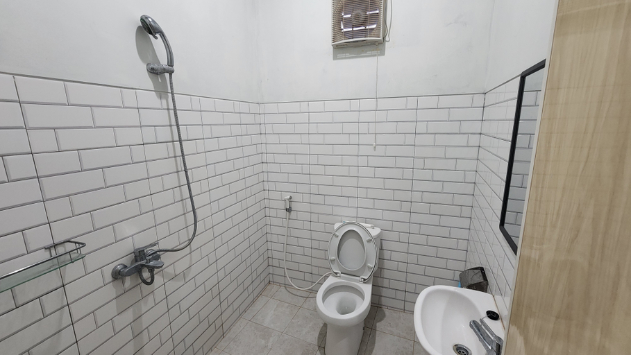 Bathroom 3, Ndalem Ayesha, Yogyakarta