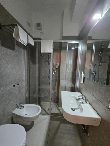 Bathroom 4, Helios Beach Hotel, Ravenna