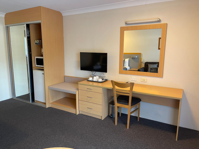 Others 4, George Bass Motor Inn, Shoalhaven - Pt A