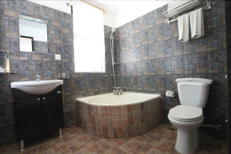 Bathroom 4, Gaju Suite Hotel, Bagmati