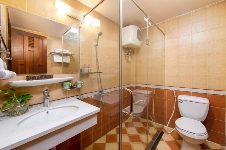 Bathroom 13