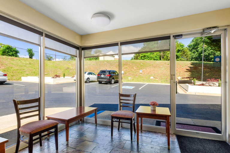 Public Area 3, Brentwood Inn & Suites, Lynchburg