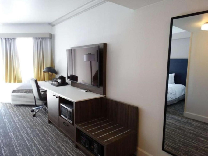 Bedroom 3, Best Western Denver East, Denver
