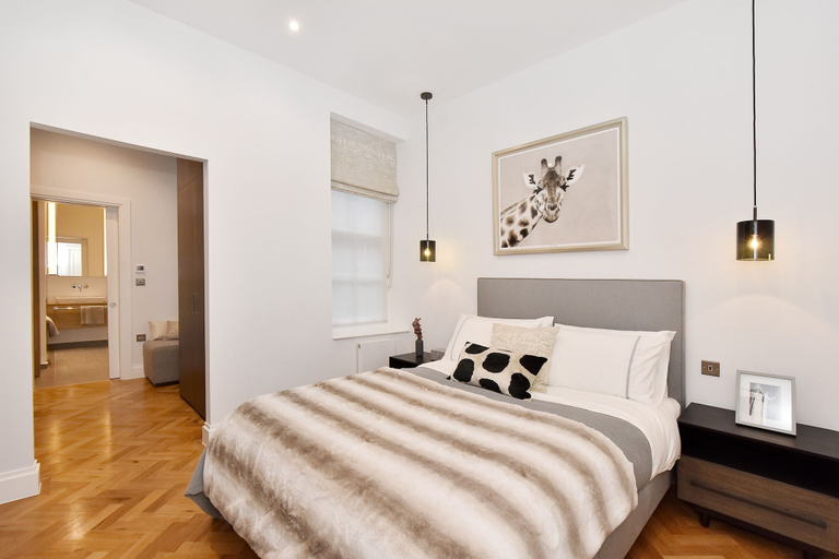 Room 5, Albemarle Elegance I - 37as1, London