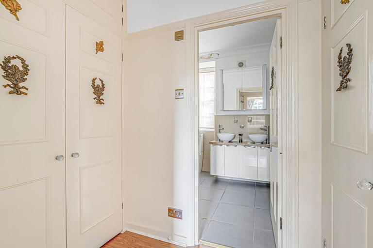 Room 3, Elegant 5bed House Next to Harrods Knightsbridge, London