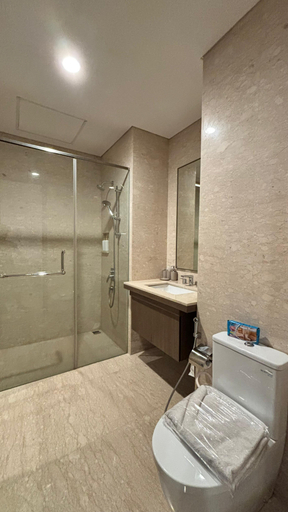 Bathroom 5, 31 Sudirman Suites Apartment Makassar, Makassar