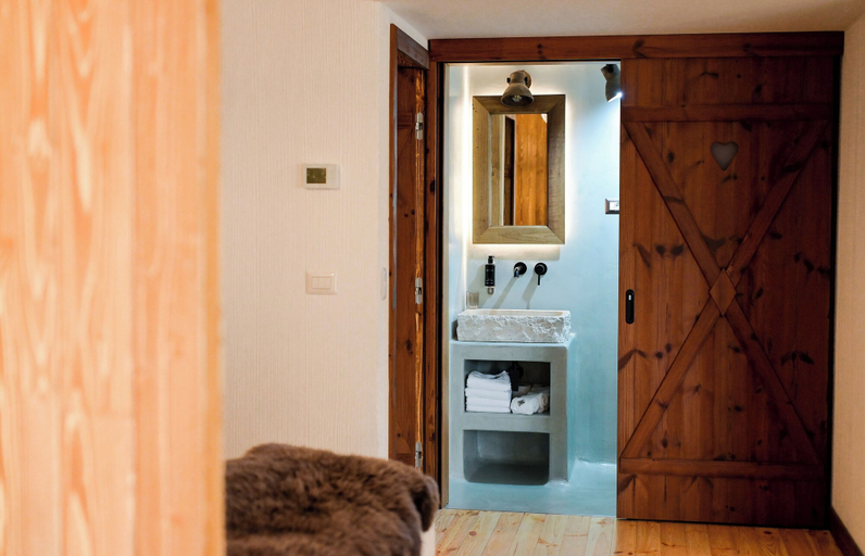 Bathroom 3, Hanul Bucovinei, Campulung Moldovenesc