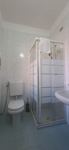 Bathroom 5, Hotel Tito, Venezia