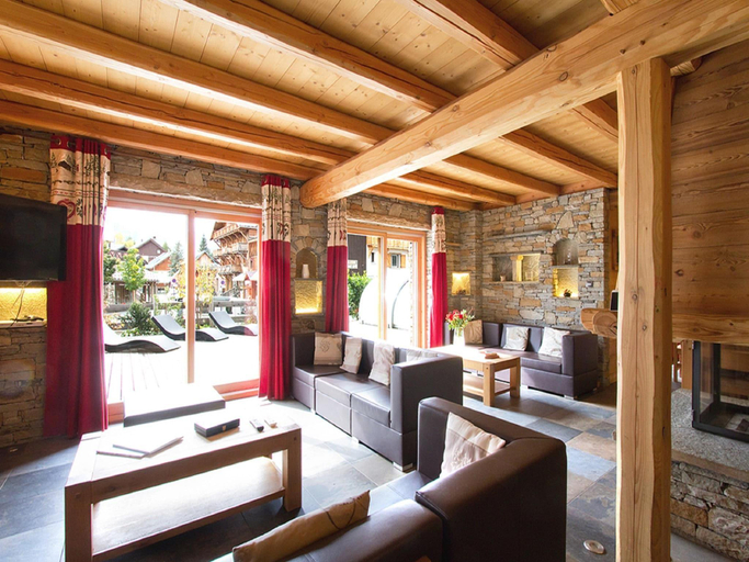 Others 4, Chalet in Les Deux Alpes with Private Pool, Isère