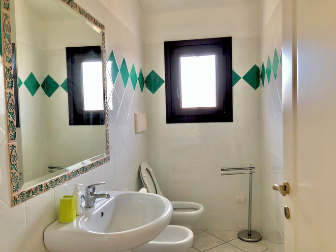 Bathroom 3, Residence L'Ancora, Sassari