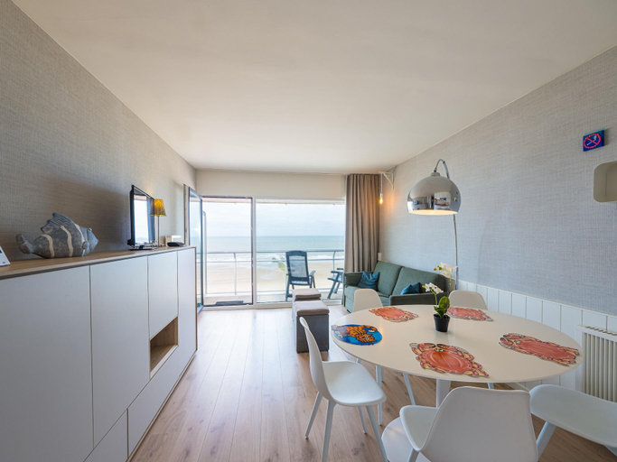 Others 3, Modern studio with sea view and garage, West-Vlaanderen
