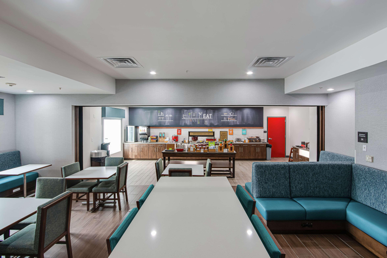 Food & Drinks 5, Hampton Inn By Hilton Oak Grove Fort Campbell, Christian